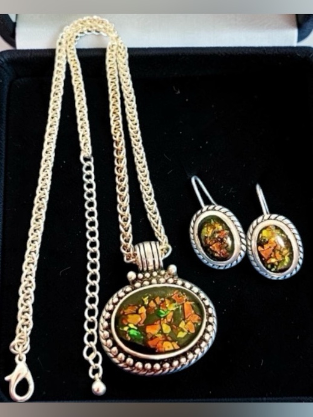Boxed New Vintage Worthington Silver Tone Necklace and Earrings Set